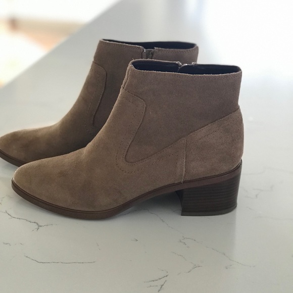 BCBGeneration BCBG suede booties ankle boots 7M - Picture 3 of 5